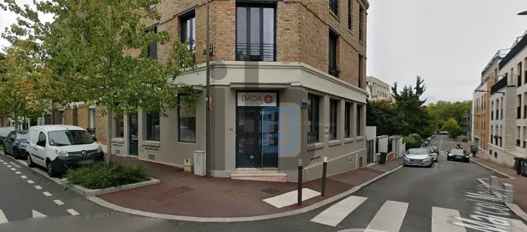 Retail in Suresnes to rent - Building Photo - Image 1 of 2