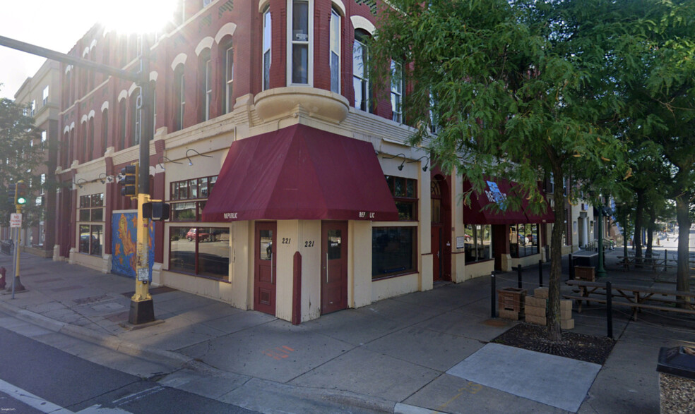 221-225 Cedar Ave S, Minneapolis, MN for rent - Building Photo - Image 1 of 4