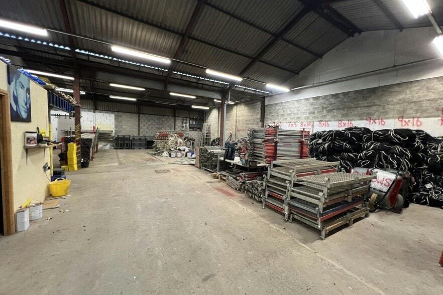 Severn Rd, Bristol to rent - Interior Photo - Image 2 of 4