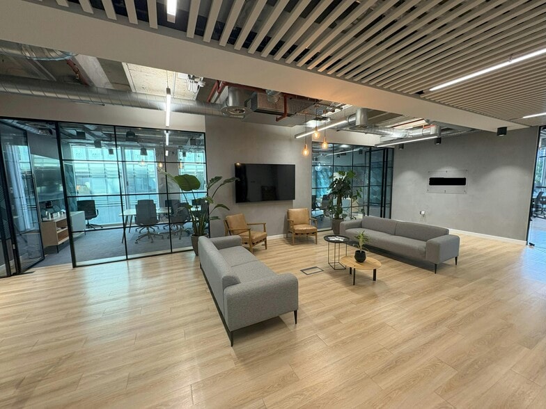 3 Noble St, London to rent - Building Photo - Image 2 of 16