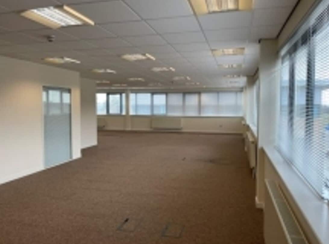 Lakeside Dr, Newport to rent Interior Photo- Image 1 of 3