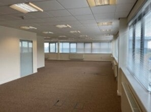 Lakeside Dr, Newport to rent Interior Photo- Image 2 of 3