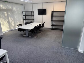 1-2 Eversley Way, Egham to rent Interior Photo- Image 2 of 3