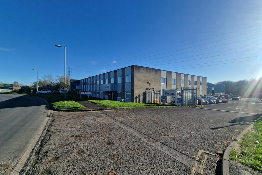 Armstrong Rd, Basingstoke for sale - Building Photo - Image 2 of 5