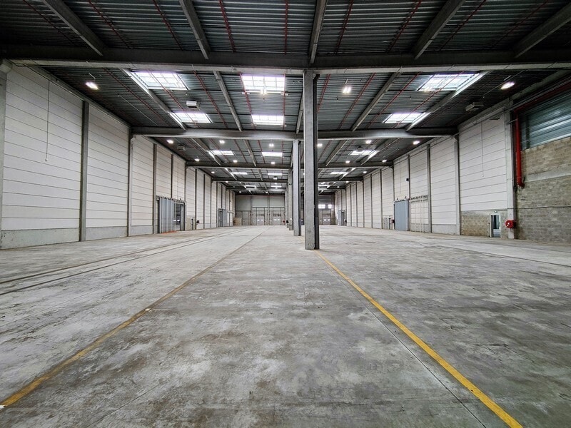 Light Industrial in Combs-la-Ville to rent Building Photo- Image 1 of 17