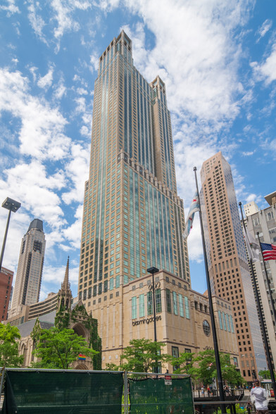 900 N Michigan Ave, Chicago, IL for rent - Building Photo - Image 1 of 5