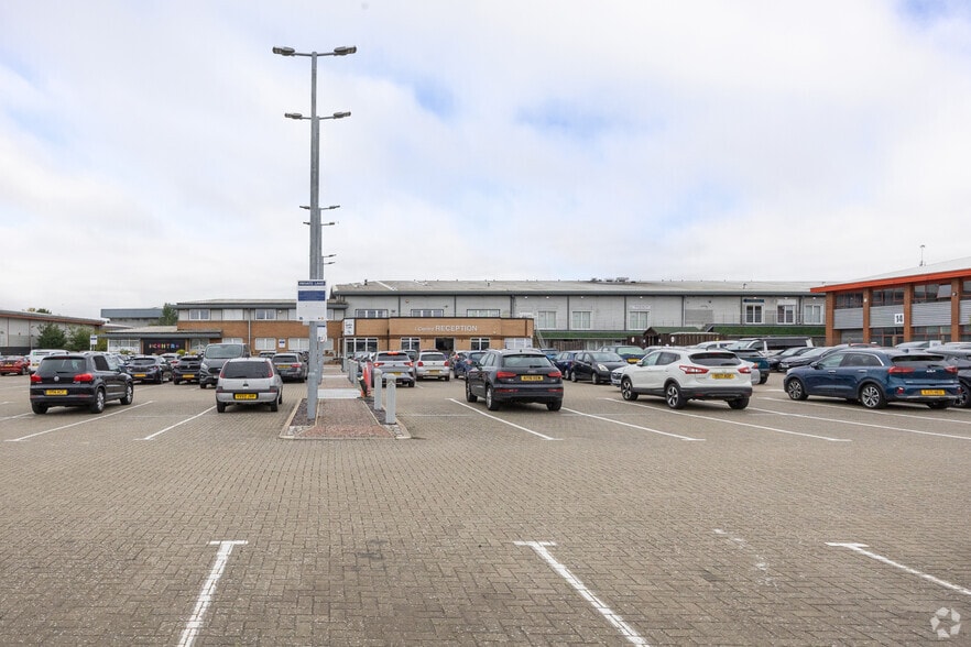 Howard Way, Newport Pagnell to rent - Building Photo - Image 1 of 2