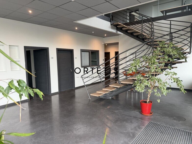 Chemin De La Chasse Zi En Jacca, Colomiers to rent - Interior Photo - Image 2 of 15