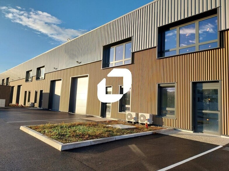 225 Avenue Des Marronniers, Bourgoin-Jallieu to rent - Building Photo - Image 1 of 41