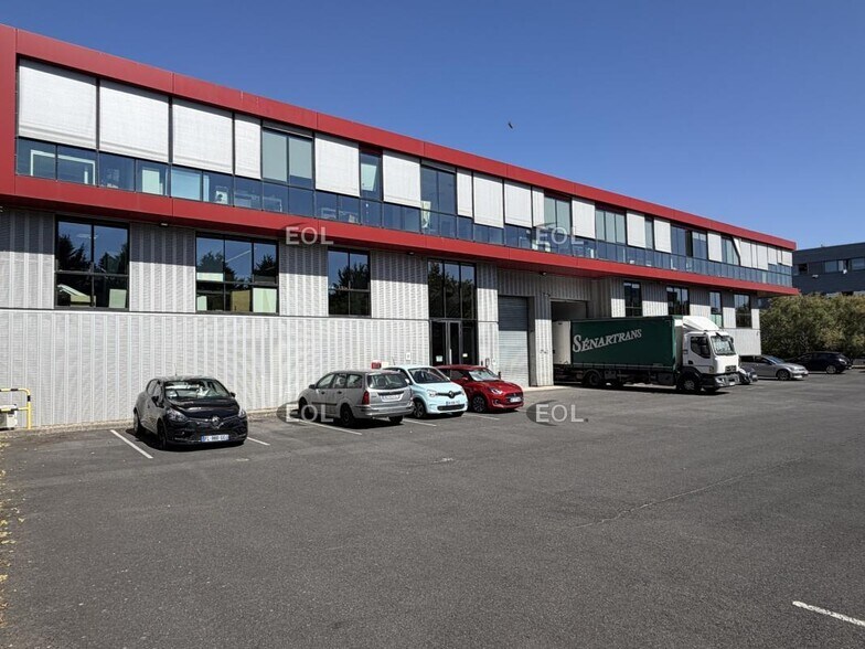 Light Industrial in Gennevilliers to rent - Building Photo - Image 2 of 13