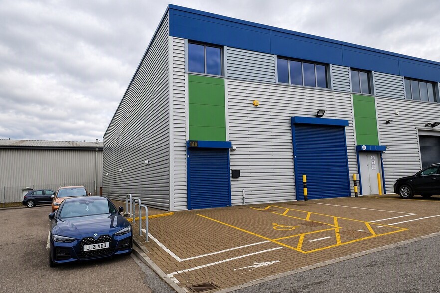 Tewin Ct, Welwyn Garden City to rent - Building Photo - Image 2 of 13