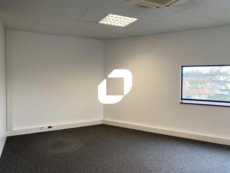 Office in Mérignac to rent - Building Photo - Image 3 of 18