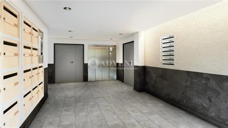 Office in Cachan to rent - Lobby - Image 3 of 7