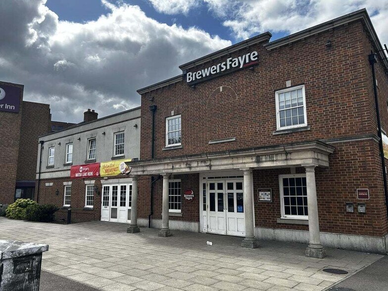 2 New Rd, Dagenham for sale - Building Photo - Image 1 of 27