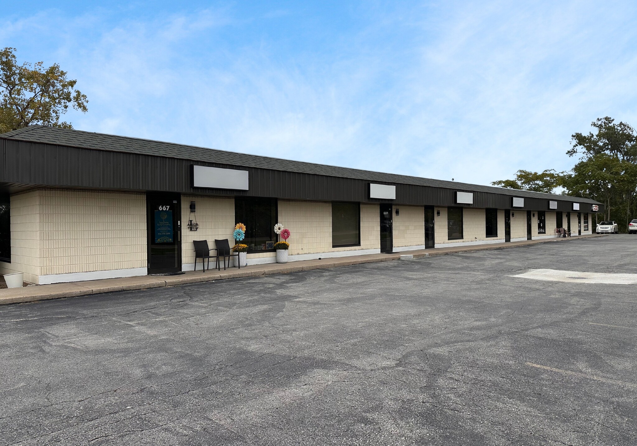 669-677 Cooper St, Monroe, MI for rent Building Photo- Image 1 of 4