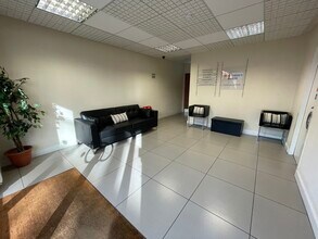 St Marys Walk, Maidenhead to rent Interior Photo- Image 2 of 6