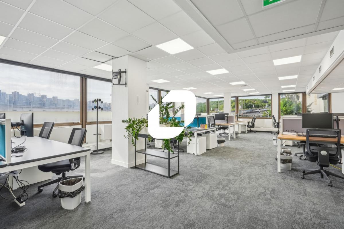 Office in Saint-Cloud to rent Interior Photo- Image 1 of 10