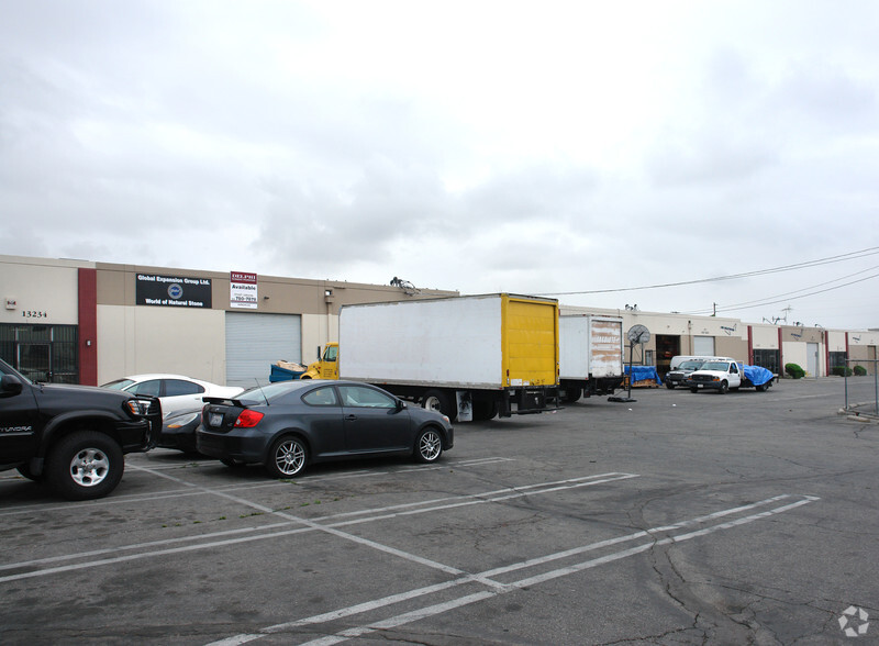 13230-13240 Weidner St, Pacoima, CA for rent - Building Photo - Image 3 of 3