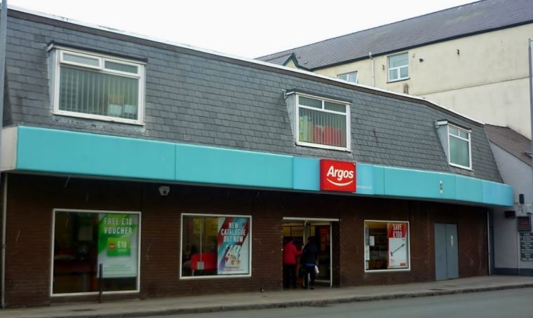 3 Pool Side, Caernarfon for sale - Primary Photo - Image 1 of 1