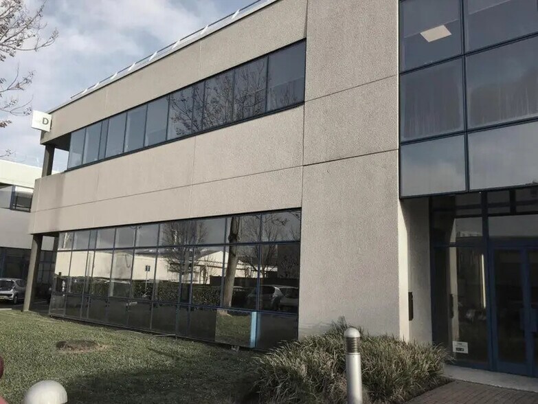 Industrial in Gennevilliers to rent - Building Photo - Image 2 of 23
