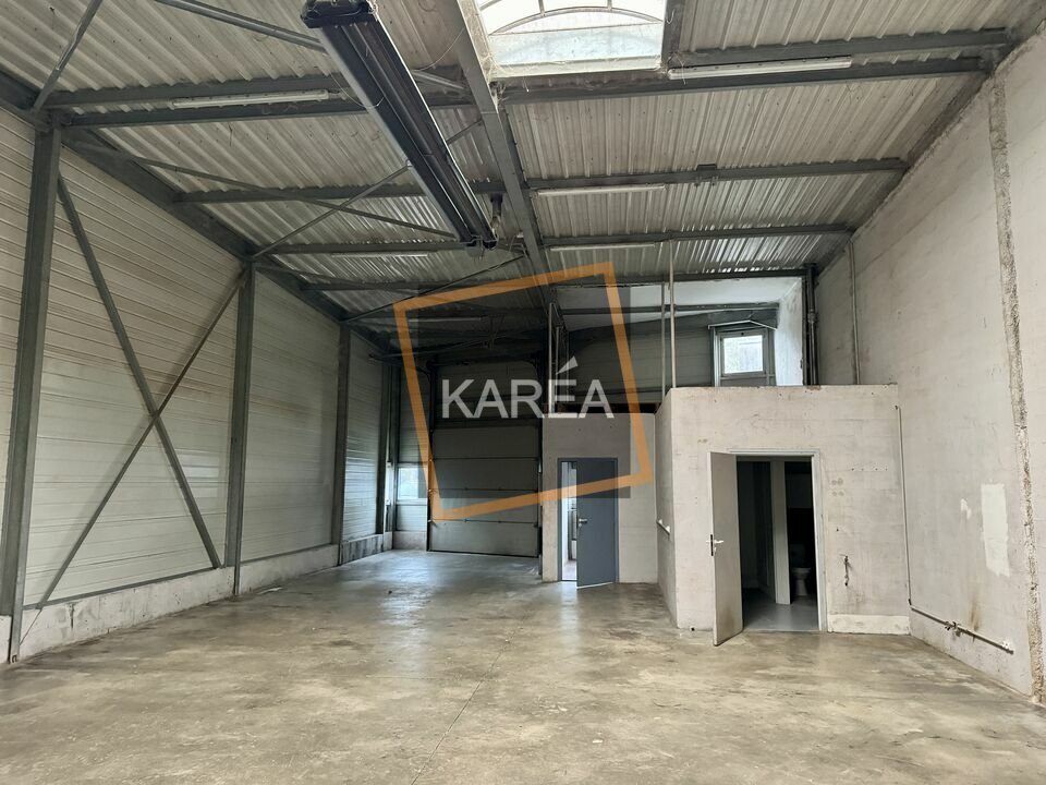 Light Industrial in Chessy to rent Interior Photo- Image 1 of 6