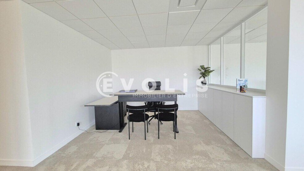 Office in Serris to rent - Interior Photo - Image 3 of 22