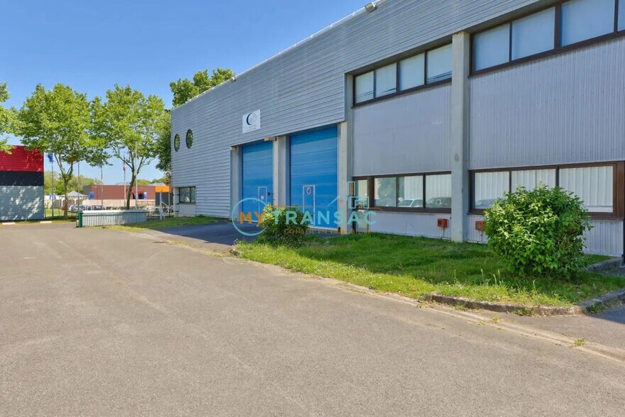 Light Industrial in Collégien to rent - Building Photo - Image 1 of 4