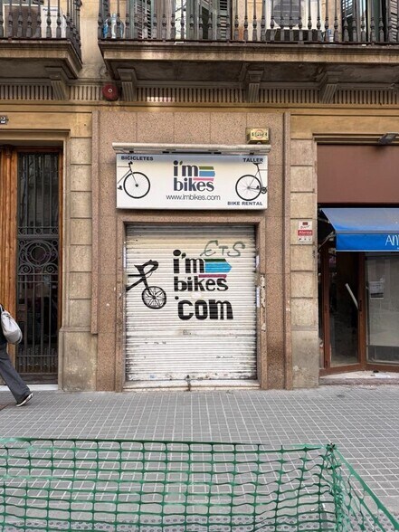 Retail in Barcelona, Barcelona to rent - Interior Photo - Image 1 of 1