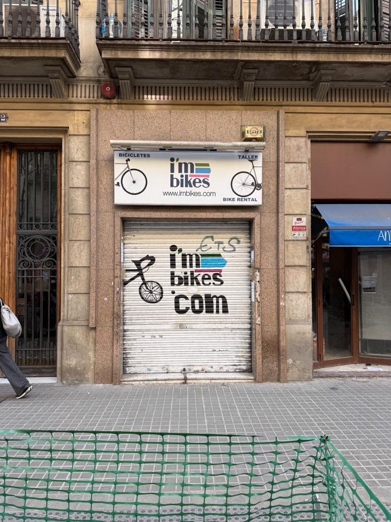 Retail in Barcelona, Barcelona to rent Interior Photo- Image 1 of 2