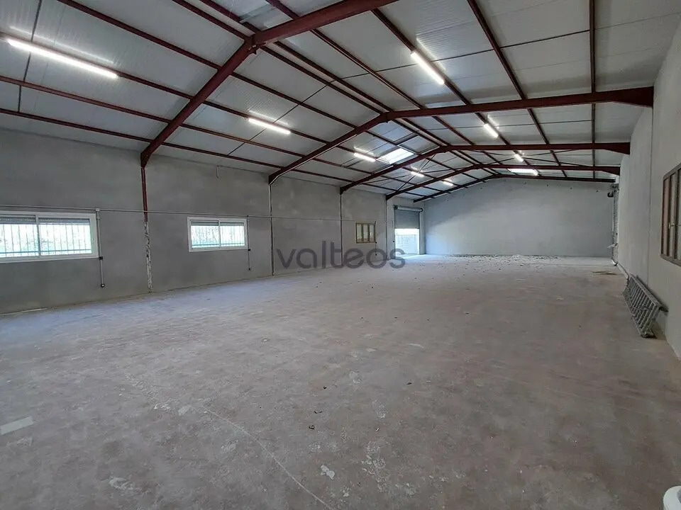 Location Entrepôt 432 m² - Photo 1