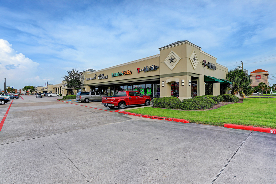 555-599 W Bay Area Blvd, Webster, TX for rent - Building Photo - Image 3 of 13