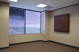 2550 Gray Falls Dr, Houston, TX to rent Interior Photo- Image 2 of 3