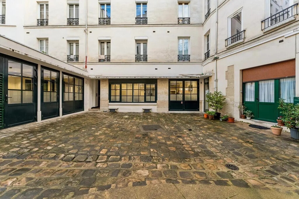 Location Bureaux 195 m² - Photo 1