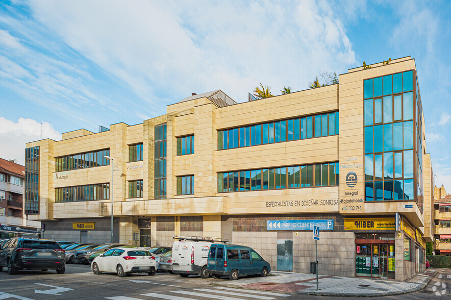 Calle Puerto de los Leones, 2, Majadahonda, Madrid for sale - Primary Photo - Image 1 of 4