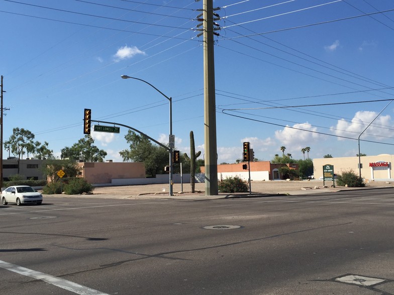 3050 E Fort Lowell Rd, Tucson, AZ for rent - Primary Photo - Image 1 of 3