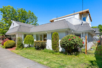 5105 SE Hawthorne Blvd, Portland, OR for sale Building Photo- Image 1 of 11