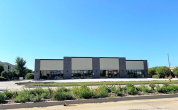 409 Town Center Blvd, Champaign, IL for rent Building Photo- Image 1 of 11