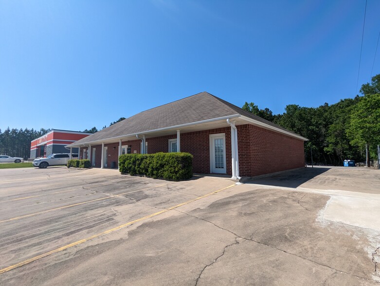 1051 Highway 327 E, Silsbee, TX for sale - Building Photo - Image 2 of 14