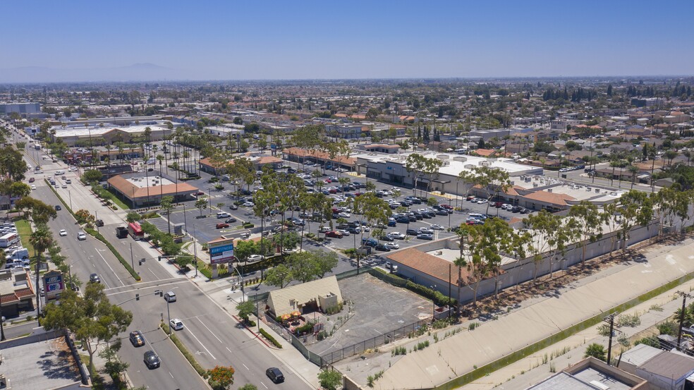 12090-12146 Carson St, Hawaiian Gardens, CA for rent - Building Photo - Image 1 of 8