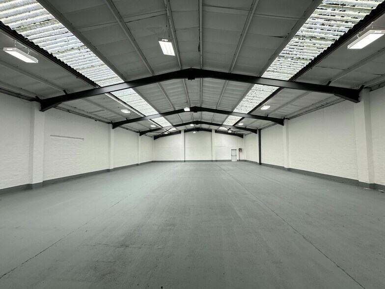 3B Summit Cres, Smethwick to rent - Building Photo - Image 2 of 8