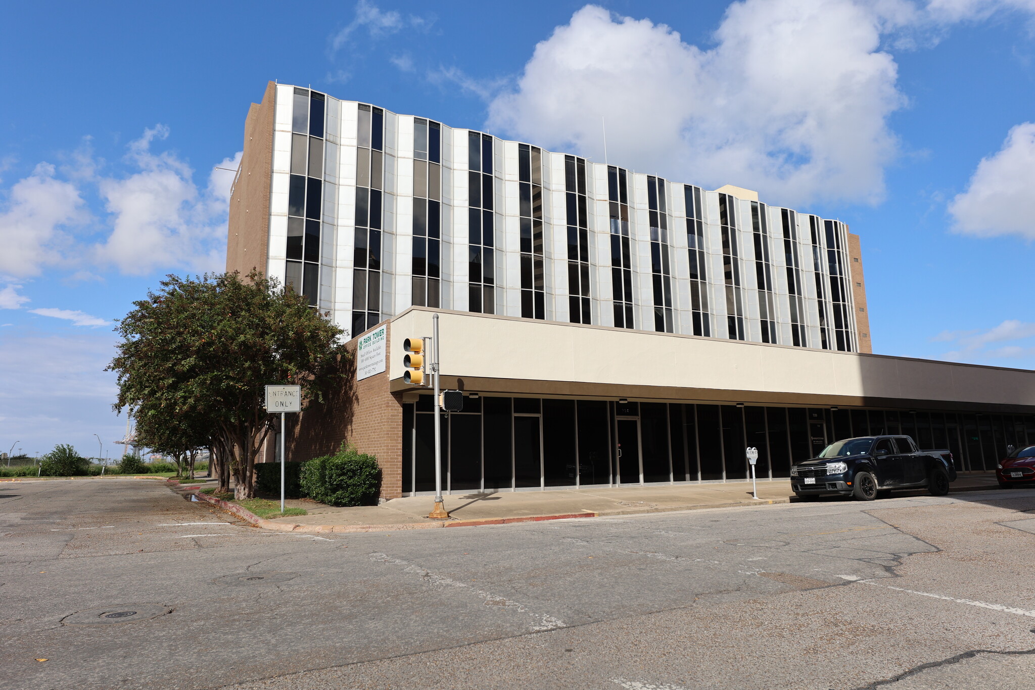 710-724 Buffalo St, Corpus Christi, TX for rent Building Photo- Image 1 of 4