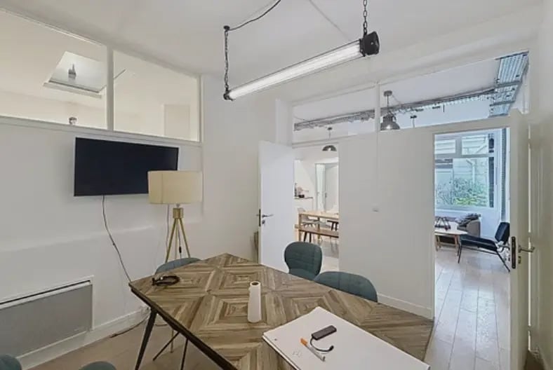 Build-to-Rent in Paris for sale - Building Photo - Image 2 of 4