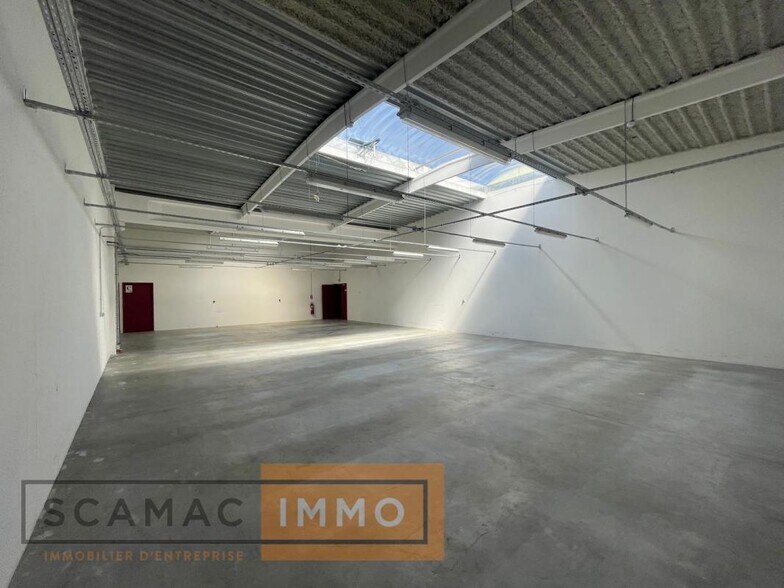 Industrial in Bondoufle to rent - Interior Photo - Image 2 of 10