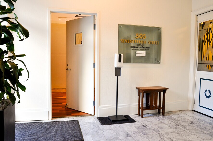 505 17th St, Oakland, CA for rent - Lobby - Image 2 of 5