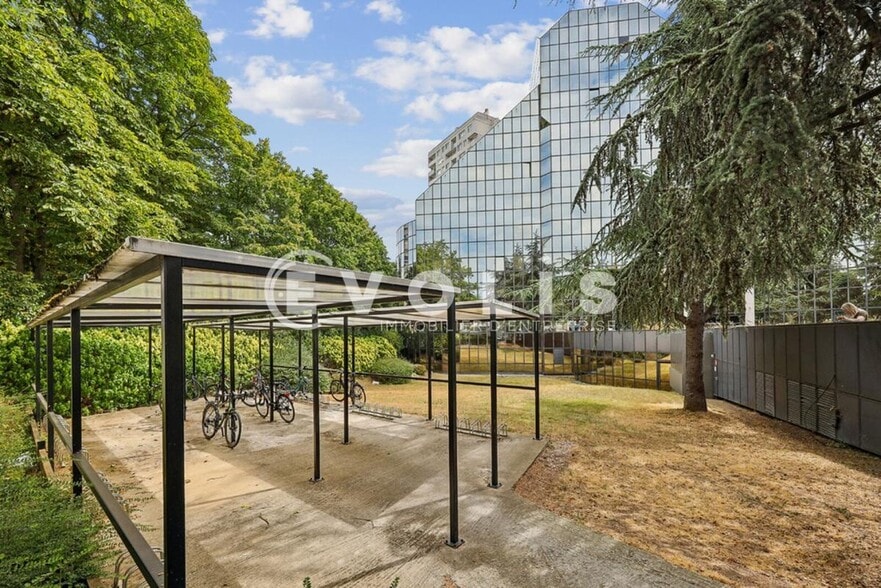 191 Avenue Aristide Briand, Cachan to rent - Building Photo - Image 2 of 23