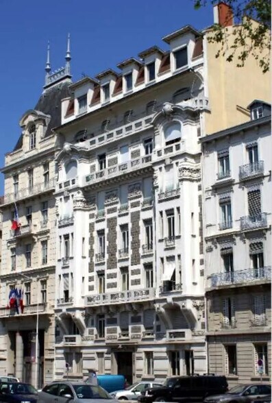 Office in Lyon to rent - Building Photo - Image 1 of 9