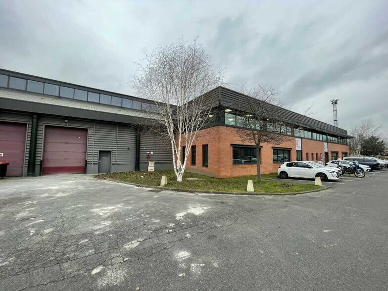 Light Industrial in Saint-Denis to rent - Building Photo - Image 2 of 14