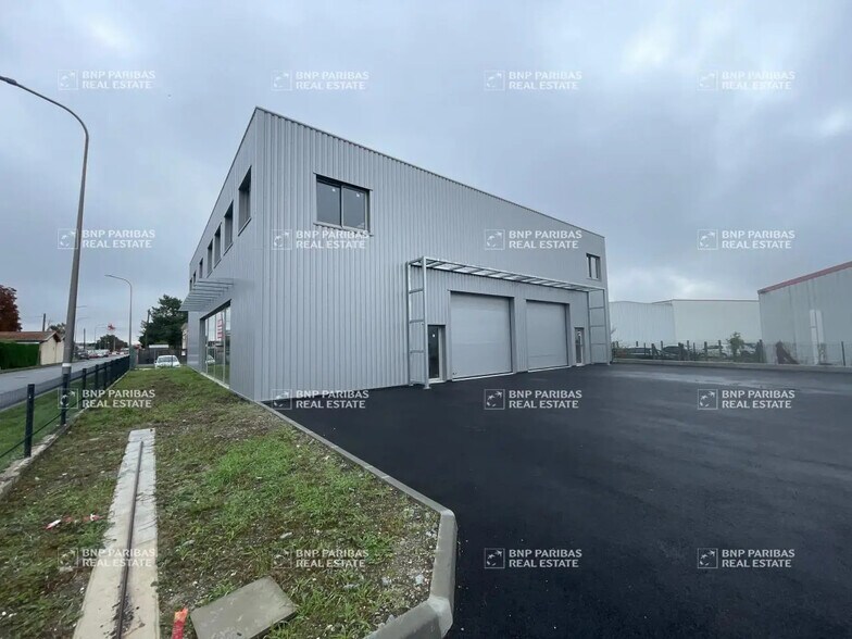 Light Industrial in Mérignac to rent - Building Photo - Image 2 of 4