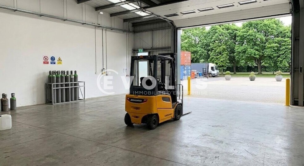 Light Industrial in Bagneux to rent - Interior Photo - Image 3 of 14