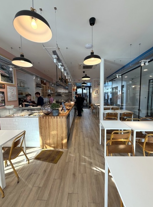 132-134 Lots Rd, London to rent Interior Photo- Image 1 of 4